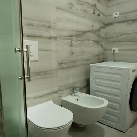 Ola Apartment *