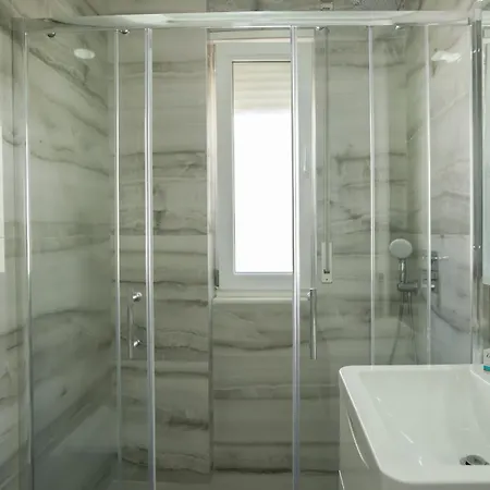 Ola Apartment *