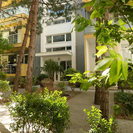 Ola * Golem (Tirana)